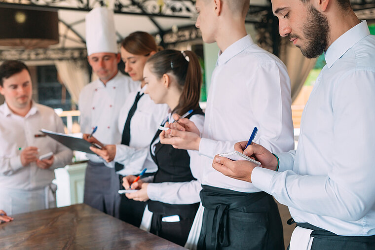 Normas que deben cumplir los empleados de un restaurante