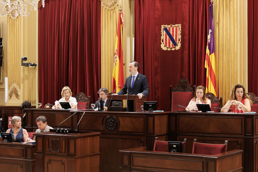 El Parlamento Balear incorpora el castellano en sus comunicaciones